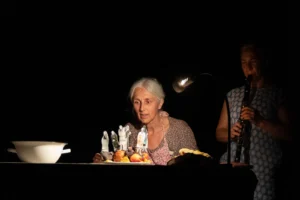 Jabĺčka a Maryša Vávrová — Hana Voříšková a Markéta Stránská (CZ), Bažantova loutkářská družina (CZ) (foto: Irena Vodáková)